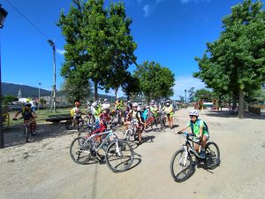 Campamento urbano Ayuko actividad bicicleta